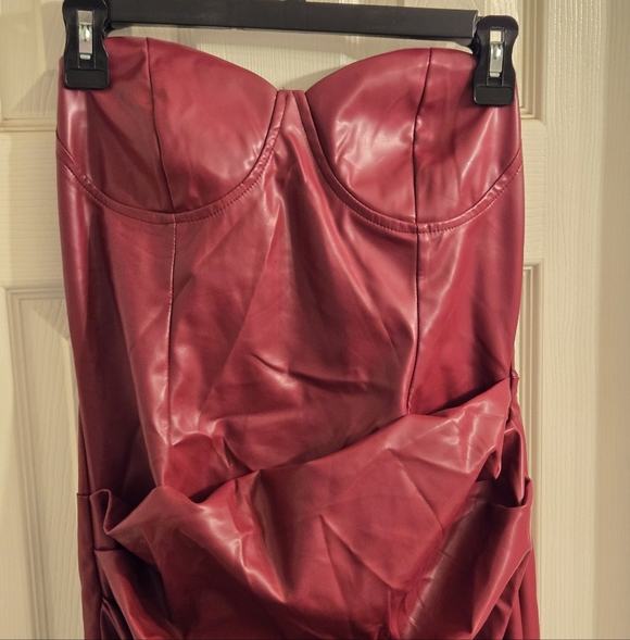 Elegant Burgundy Strapless Dress - Picture 7 of 10